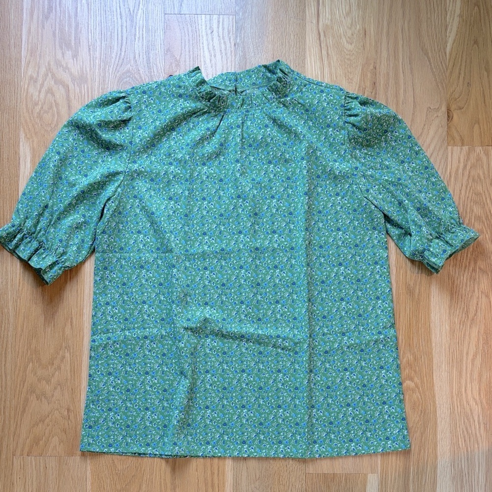 NWOT Green Floral Mock-Neck Puff Sleeve Top Size Large